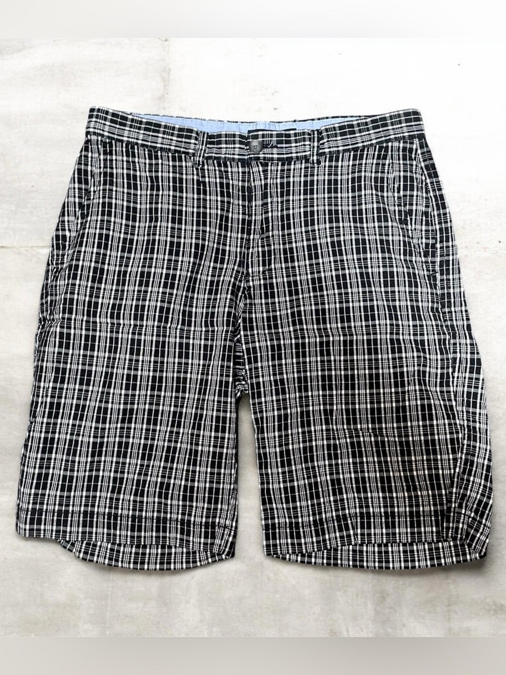 Tommy Hilfiger Men’s Black Plaid Shorts, sz 32